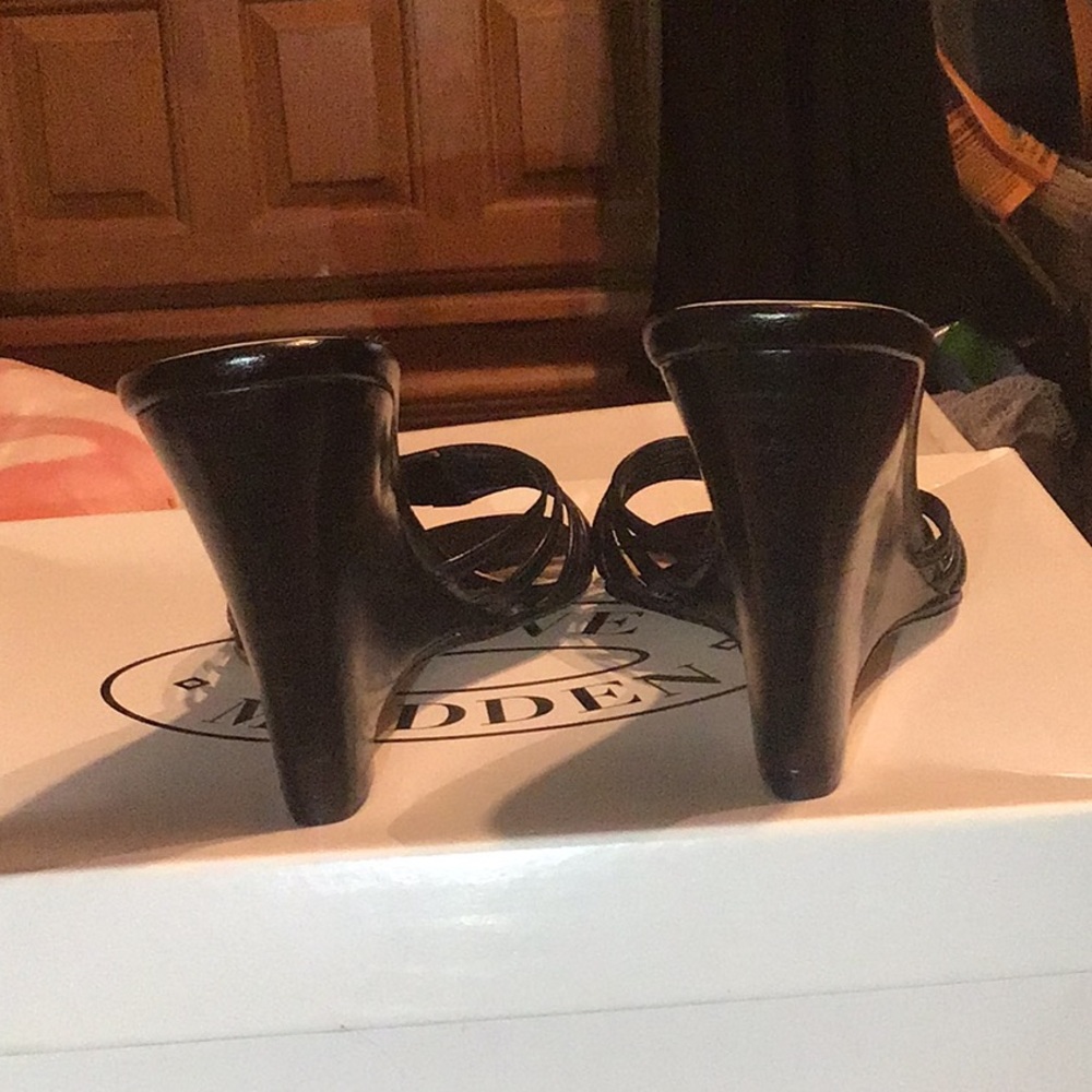 MICHAEL KORS OPEN TOE BLACK LEATHER WEDGES/SANDALS - Picture 7 of 13